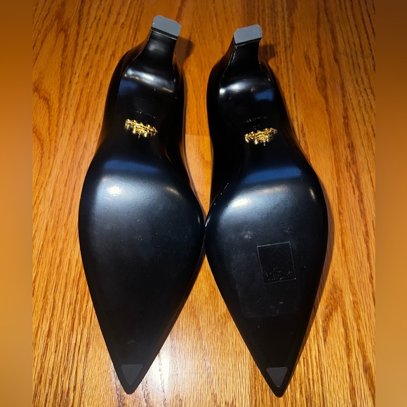 Prada Leather Pointy-Toe Pump in Black - Picture 6 of 10